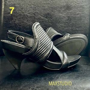 Unique sandal
